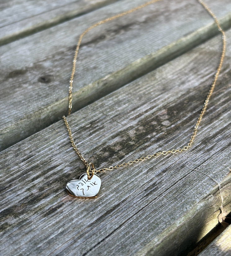 שרשרת אמי בחריטת כתב יד